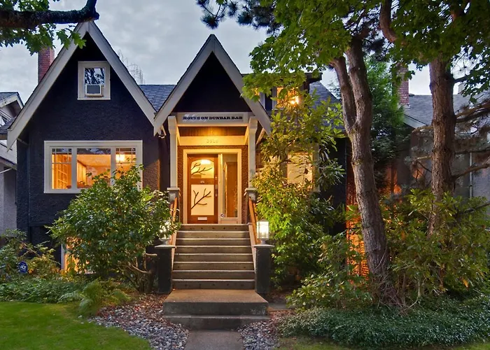 4 star hotel: House On Dunbar B&B