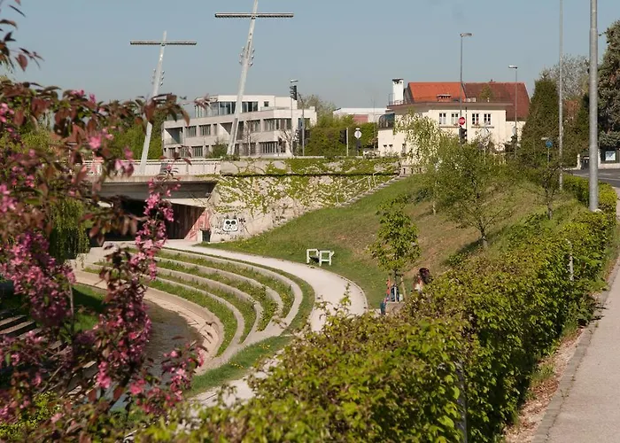 B&B: Cube Central Rooms For 2