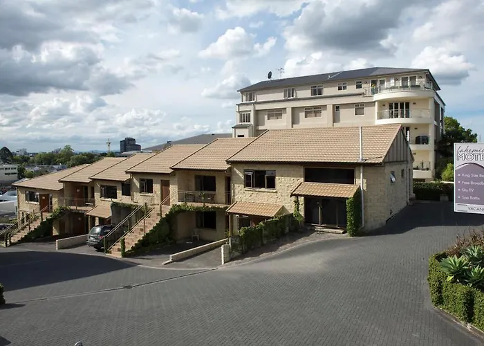 Motel: Lake Point Motel