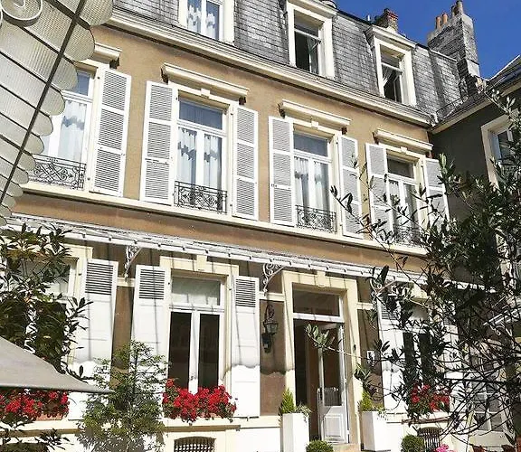 Hôtel accueillant les animaux: Enclos de l'Evêché