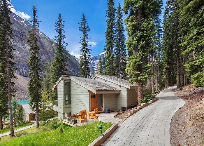 Chalet: Moraine Lake Lodge