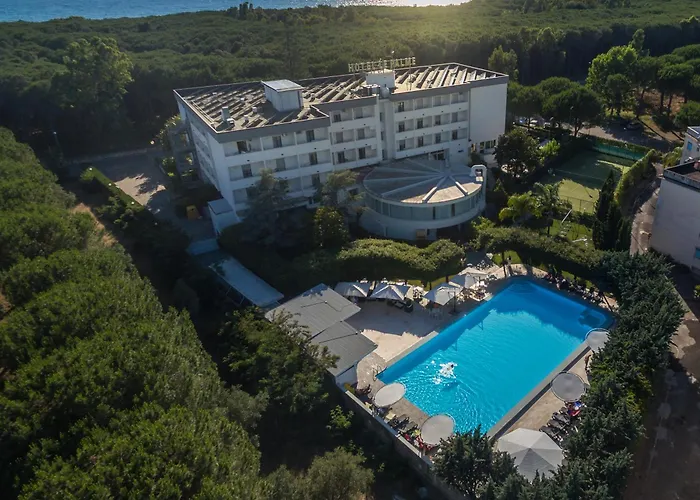 Hotel with Tennis: Hotel Le Palme