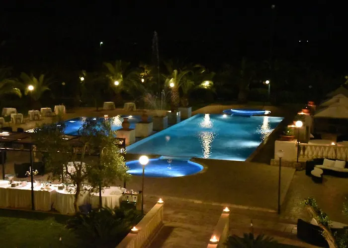 Hotel con piscina: Tenuta Caradonna