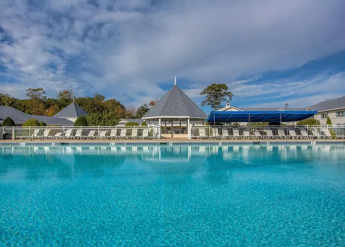 Motel: Ogunquit Hotel And Suites