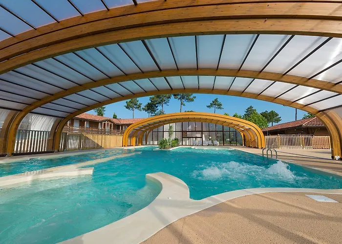 Hôtel avec piscine: Les Cottages Du Lac