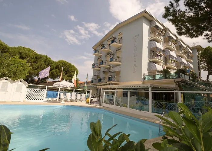 Hotel Con Piscina Mondial