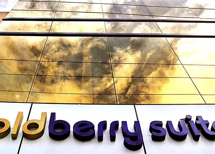 Central hotel: Goldberry Suites & Hotel Mactan