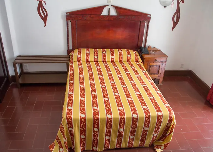 Cheap hotel: Hotel Colonial
