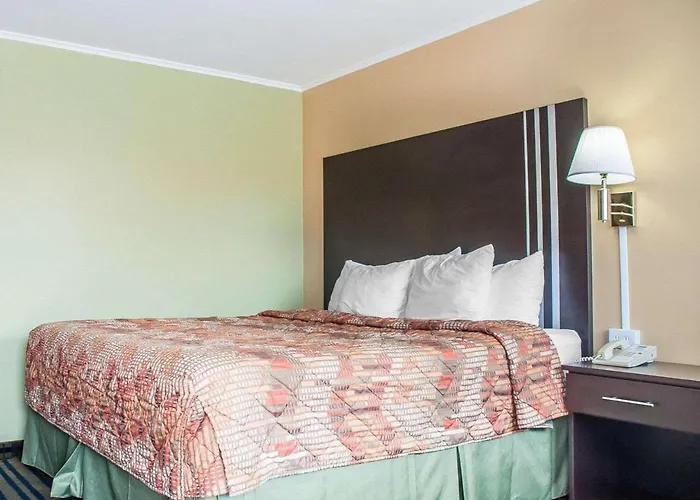 Motel: Amherst Inn & Suites