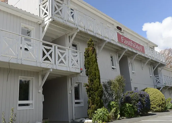 Hôtel accueillant les animaux: Contact Hotel La Rochelle