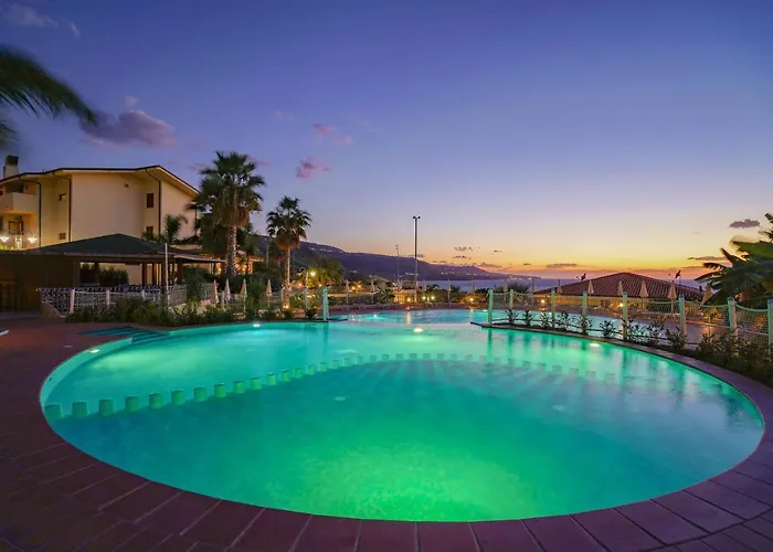 Hotel con piscina: Hotel Scoglio Del Leone