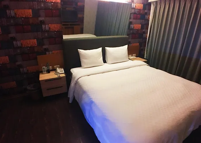 Hotel near College: Love Hotel