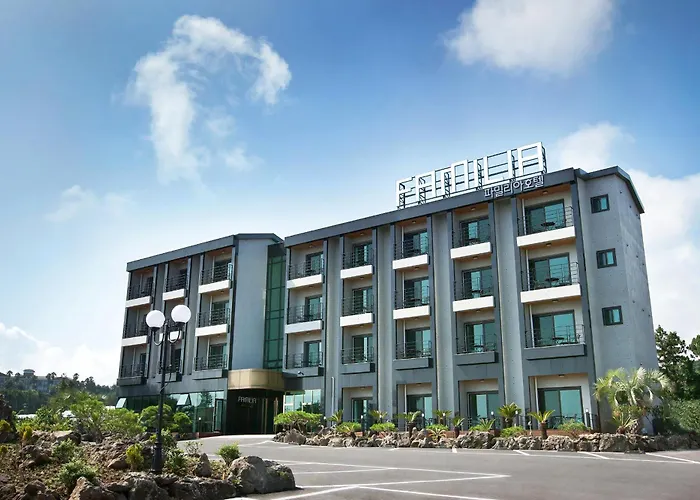 Hotel near College: Familia Hotel