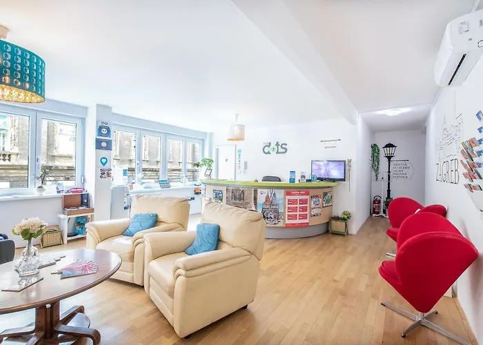 Hotel cerca del colegio: The Dots Hostel