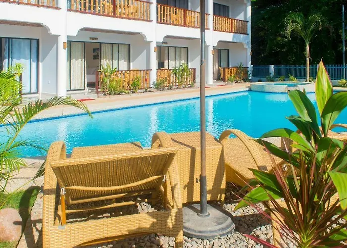 Hotel with pool: Alona Vida Beach Hill Resort