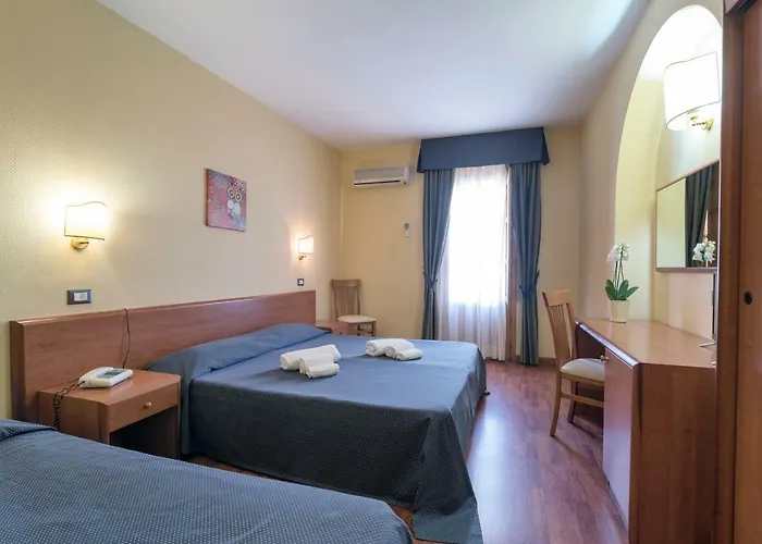Hotel Con Piscina Akrabello