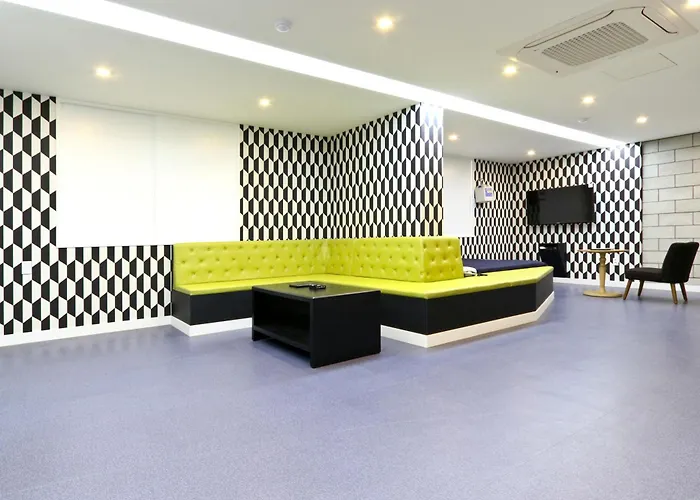 Central hotel: Hotel Home