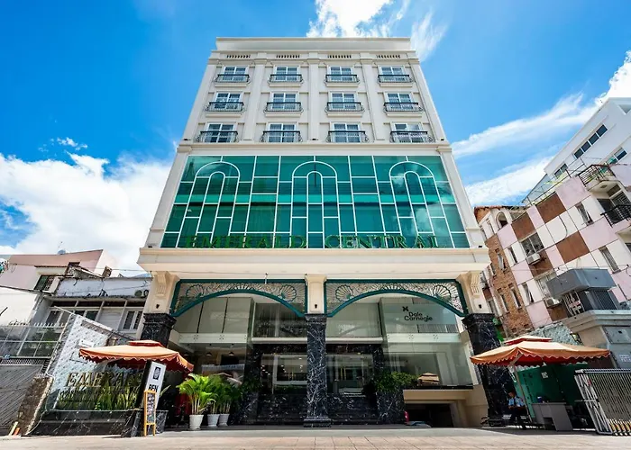 Luxury hotel only: Emerald Central