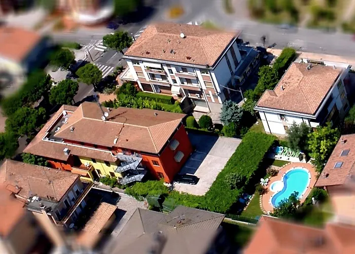 Hotel sulla spiaggia: Hotel Benaco