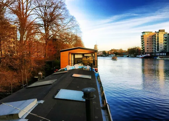 Houseboat Concordia B&B