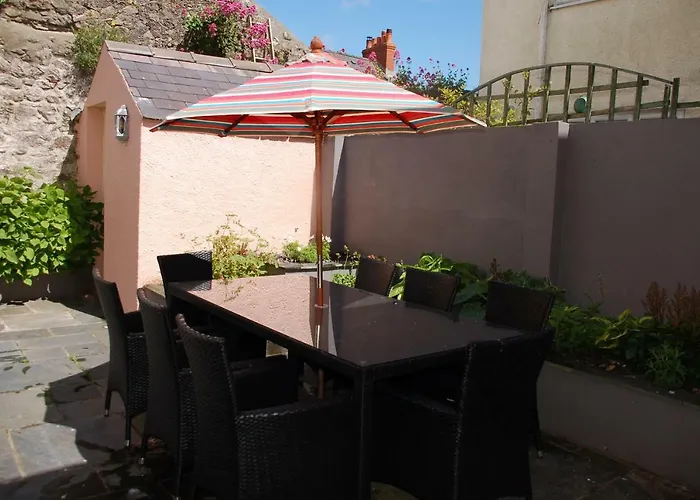 Private villas Woodbine Cottage