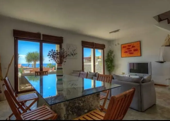 Cabine: 3-Bedroom Summer Villa