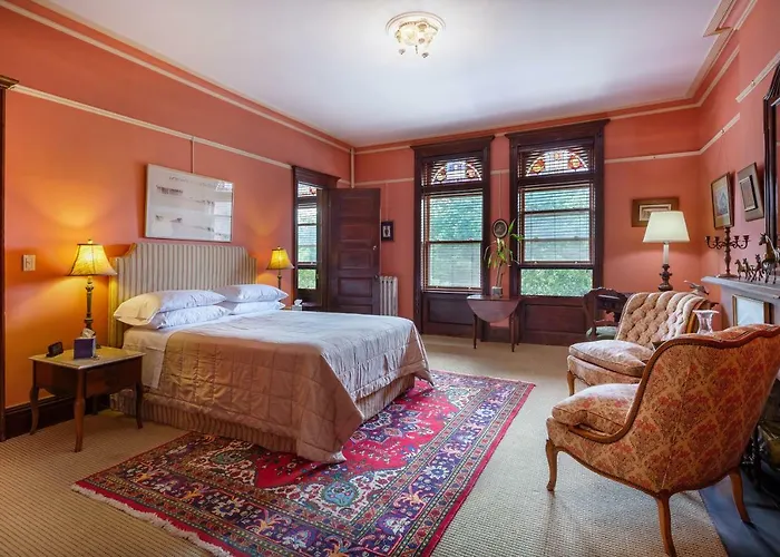  Manhattan Guest Suites