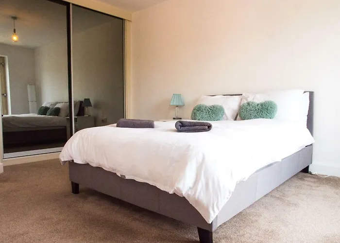 Pet Friendly hotel: Impressive Urban Townhouse - Leeds City Centre