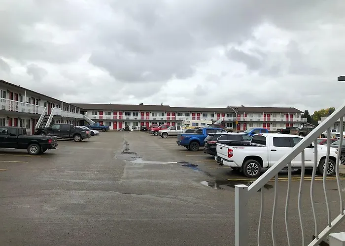 Red Deer Inn & Suites
