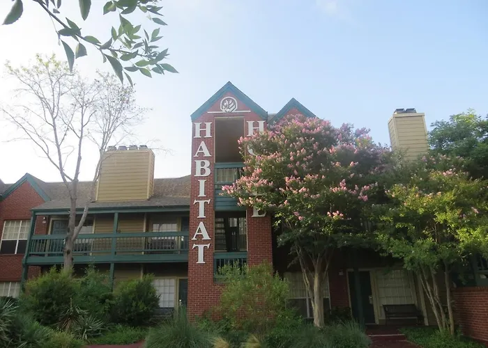Cheap hotel: Habitat Suites