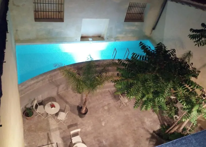 Hotel Con Piscina B&B Porta Carolina