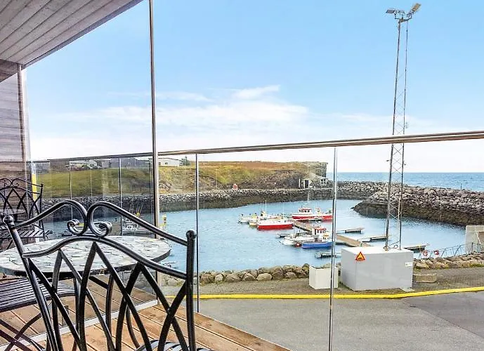 Hotel with view: Hotel Duus By Keflavik Airport