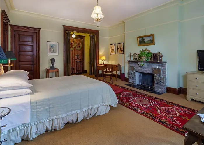 Manhattan Guest Suites