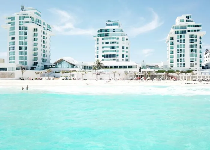Pet Friendly hotel: Oleo Cancun Playa All Inclusive Resort