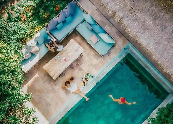 Hotel: Flowers & Fire Yoga Garden