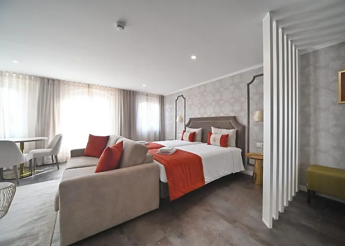 Famous Crows Lisbon Suites