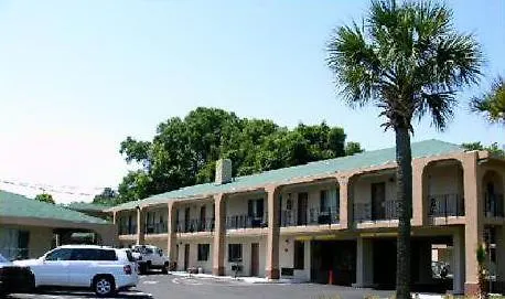 Motel: Americas Best Value Inn-Savannah