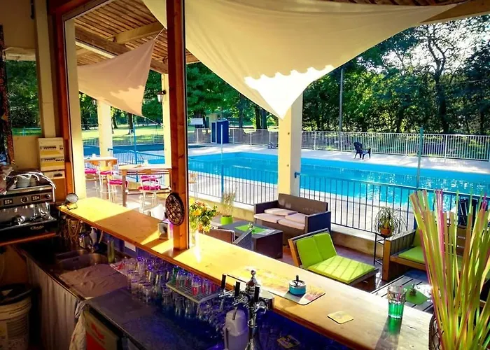 Hotel pres du College: Camping Du Lion